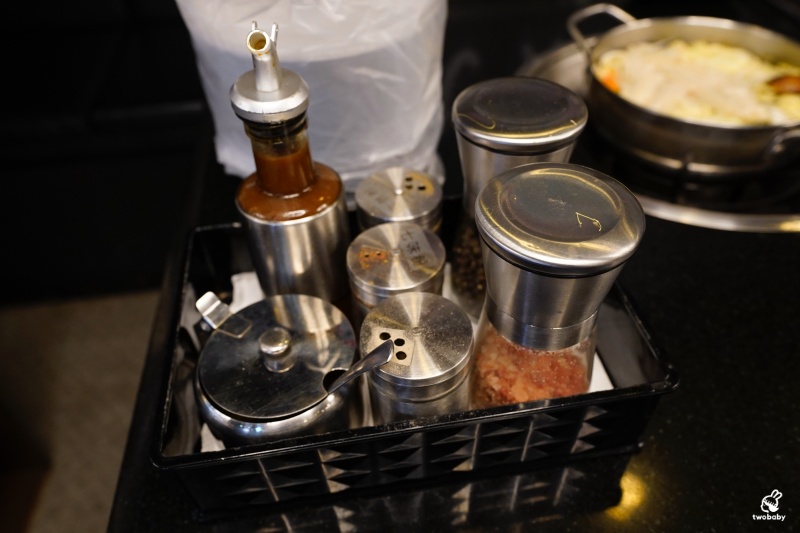 桃園燒肉吃到飽推薦｜匠夯日式無煙燒肉 和牛、海鮮、生魚片、火鍋雙享組合 出菜速度超快還有桌邊剝蝦服務！ @兔貝比的菲比尋嚐