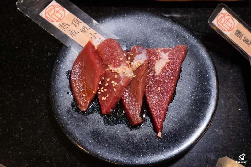桃園燒肉吃到飽推薦｜匠夯日式無煙燒肉 和牛、海鮮、生魚片、火鍋雙享組合 出菜速度超快還有桌邊剝蝦服務！ @兔貝比的菲比尋嚐