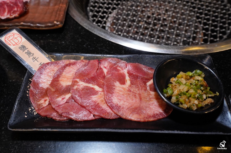 桃園燒肉吃到飽推薦｜匠夯日式無煙燒肉 和牛、海鮮、生魚片、火鍋雙享組合 出菜速度超快還有桌邊剝蝦服務！ @兔貝比的菲比尋嚐
