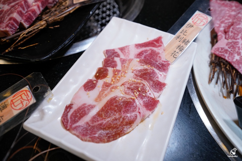 桃園燒肉吃到飽推薦｜匠夯日式無煙燒肉 和牛、海鮮、生魚片、火鍋雙享組合 出菜速度超快還有桌邊剝蝦服務！ @兔貝比的菲比尋嚐