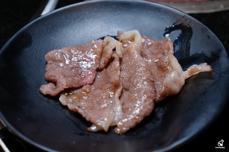桃園燒肉吃到飽推薦｜匠夯日式無煙燒肉 和牛、海鮮、生魚片、火鍋雙享組合 出菜速度超快還有桌邊剝蝦服務！ @兔貝比的菲比尋嚐