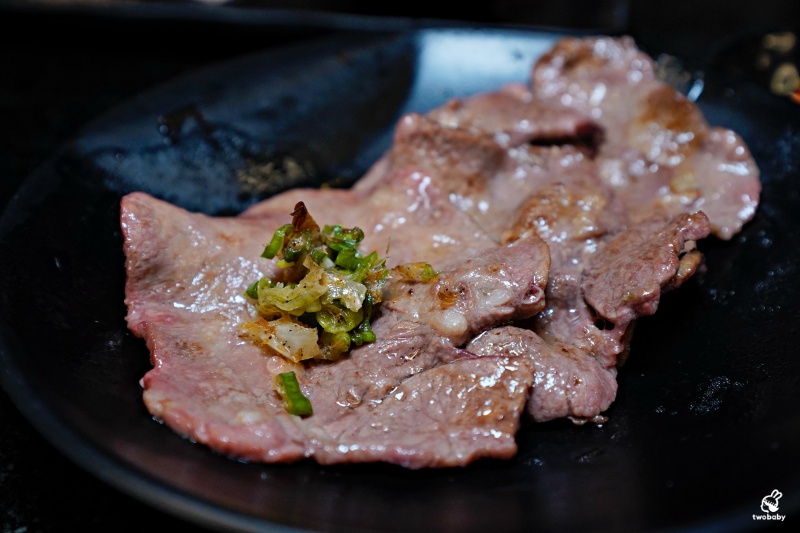桃園燒肉吃到飽推薦｜匠夯日式無煙燒肉 和牛、海鮮、生魚片、火鍋雙享組合 出菜速度超快還有桌邊剝蝦服務！ @兔貝比的菲比尋嚐