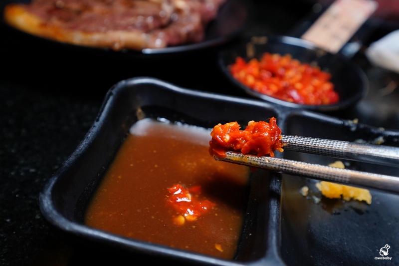 桃園燒肉吃到飽推薦｜匠夯日式無煙燒肉 和牛、海鮮、生魚片、火鍋雙享組合 出菜速度超快還有桌邊剝蝦服務！ @兔貝比的菲比尋嚐