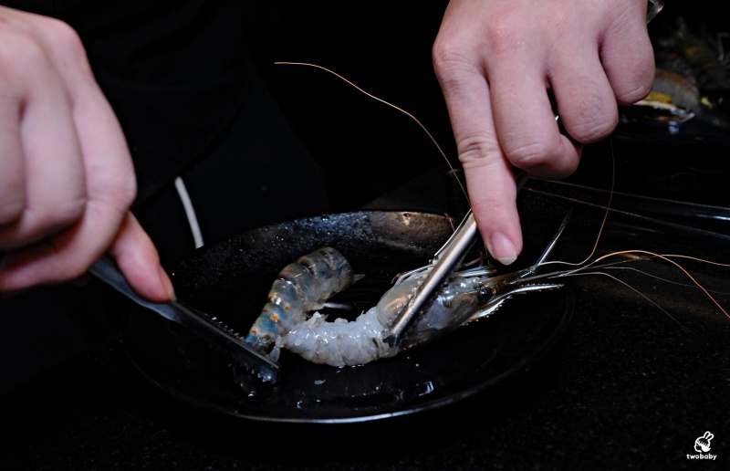 桃園燒肉吃到飽推薦｜匠夯日式無煙燒肉 和牛、海鮮、生魚片、火鍋雙享組合 出菜速度超快還有桌邊剝蝦服務！ @兔貝比的菲比尋嚐