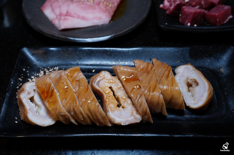 桃園燒肉吃到飽推薦｜匠夯日式無煙燒肉 和牛、海鮮、生魚片、火鍋雙享組合 出菜速度超快還有桌邊剝蝦服務！ @兔貝比的菲比尋嚐