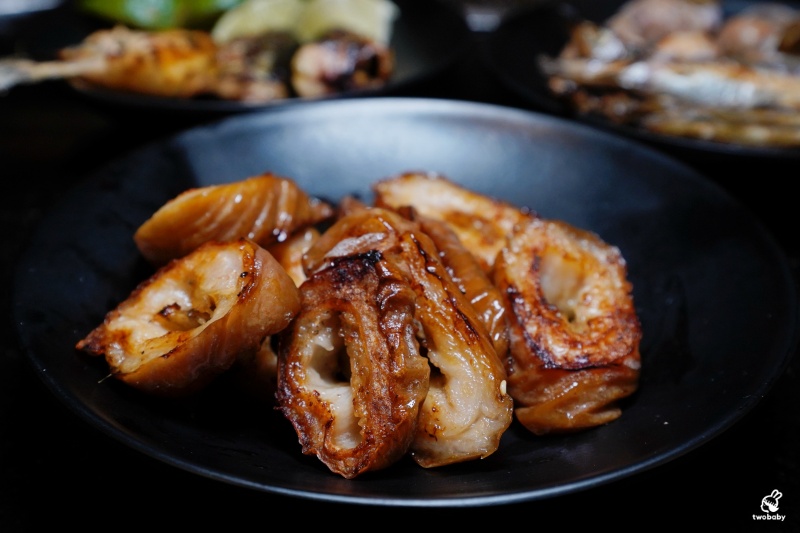 桃園燒肉吃到飽推薦｜匠夯日式無煙燒肉 和牛、海鮮、生魚片、火鍋雙享組合 出菜速度超快還有桌邊剝蝦服務！ @兔貝比的菲比尋嚐