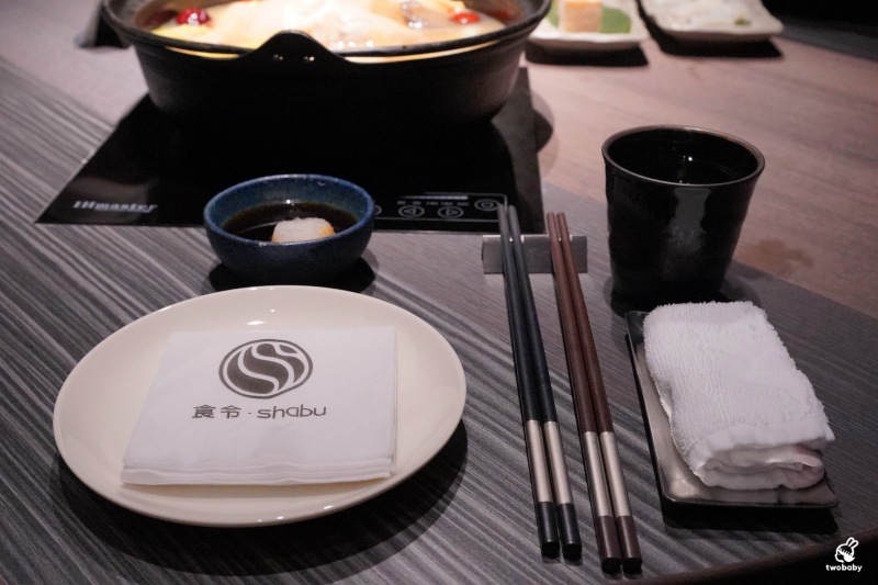 食令 Shabu 大直店｜黃金花膠雞鍋限定登場 活海鮮桌邊服務 台北頂級火鍋推薦！ @兔貝比的菲比尋嚐