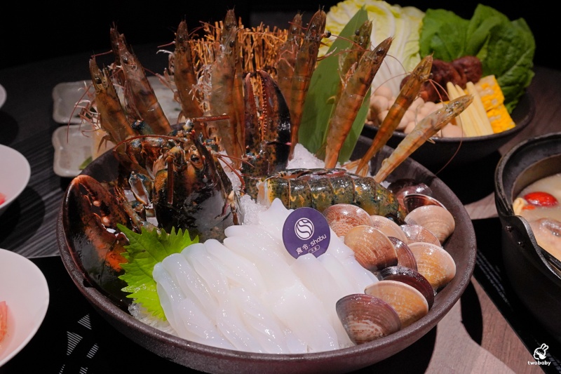 食令 Shabu 大直店｜黃金花膠雞鍋限定登場 活海鮮桌邊服務 台北頂級火鍋推薦！ @兔貝比的菲比尋嚐