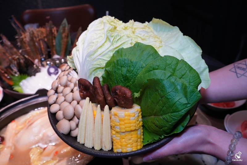 食令 Shabu 大直店｜黃金花膠雞鍋限定登場 活海鮮桌邊服務 台北頂級火鍋推薦！ @兔貝比的菲比尋嚐