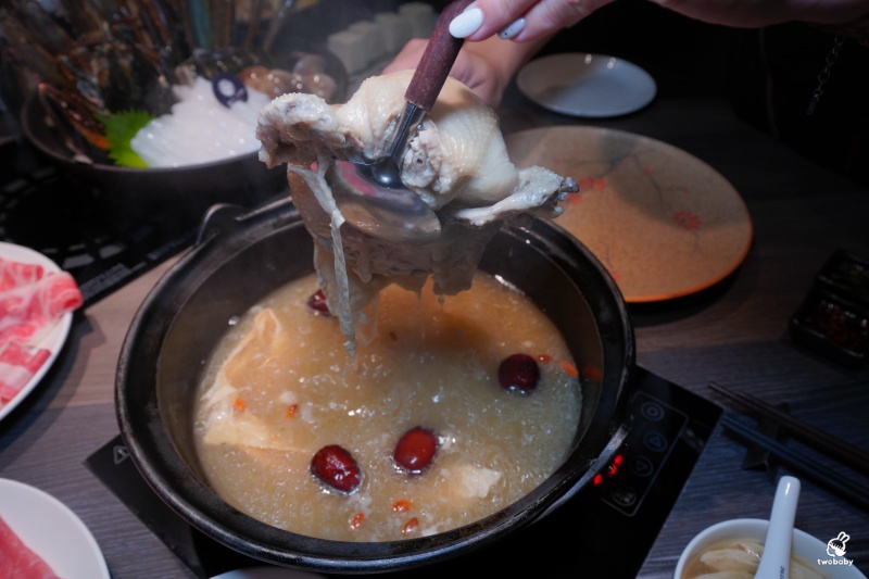食令 Shabu 大直店｜黃金花膠雞鍋限定登場 活海鮮桌邊服務 台北頂級火鍋推薦！ @兔貝比的菲比尋嚐