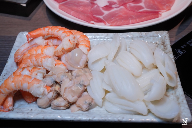 食令 Shabu 大直店｜黃金花膠雞鍋限定登場 活海鮮桌邊服務 台北頂級火鍋推薦！ @兔貝比的菲比尋嚐