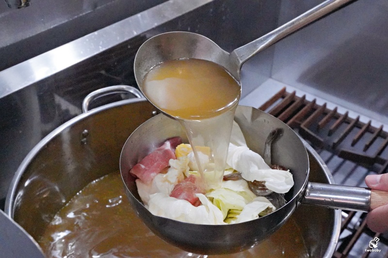 【二春外鍋燒專賣店 板橋埔墘店】每日現煮湯頭＋澎湃配料，十多種湯頭想吃哪款自己搭！ @兔貝比的菲比尋嚐