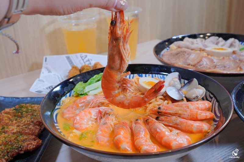 【二春外鍋燒專賣店 板橋埔墘店】每日現煮湯頭＋澎湃配料，十多種湯頭想吃哪款自己搭！ @兔貝比的菲比尋嚐