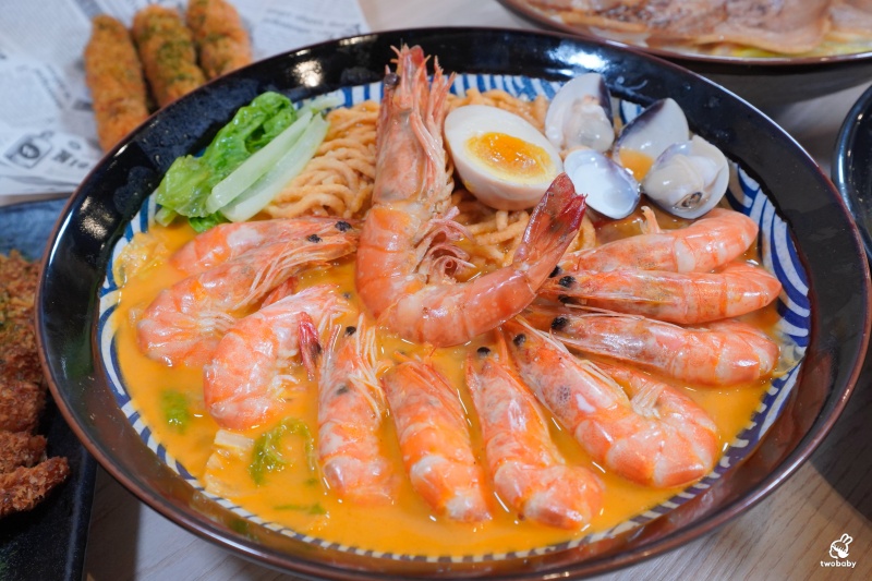 【二春外鍋燒專賣店 板橋埔墘店】每日現煮湯頭＋澎湃配料，十多種湯頭想吃哪款自己搭！ @兔貝比的菲比尋嚐