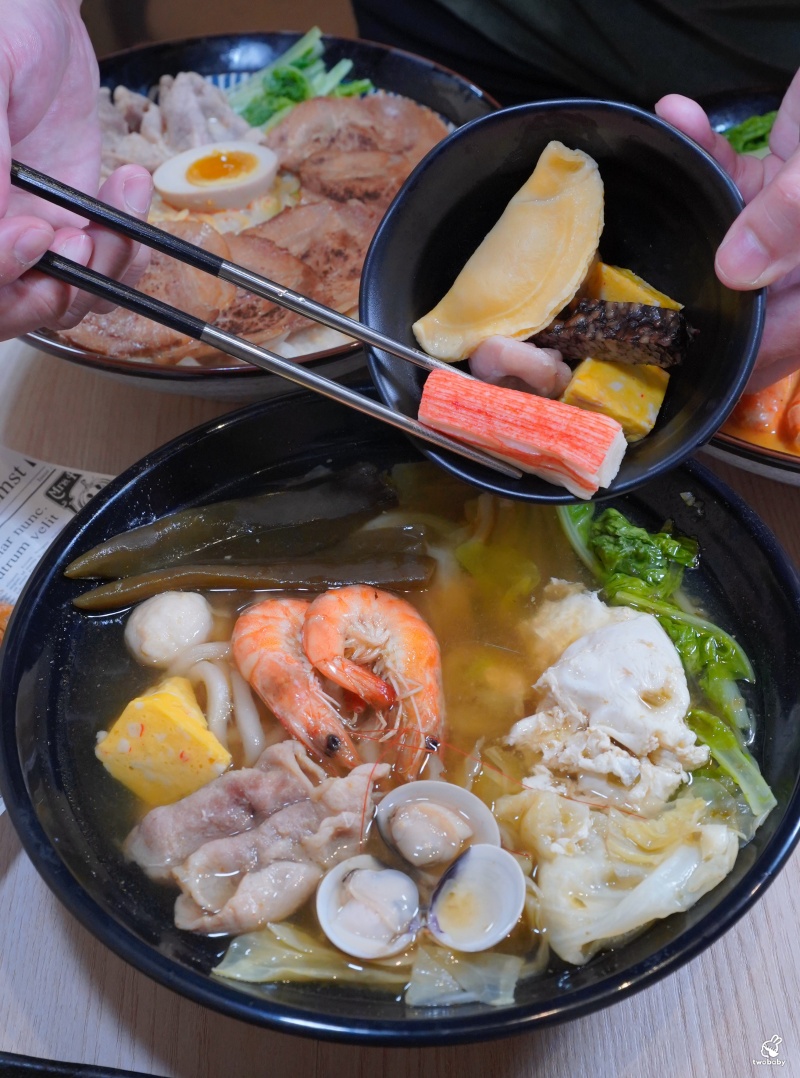 【二春外鍋燒專賣店 板橋埔墘店】每日現煮湯頭＋澎湃配料，十多種湯頭想吃哪款自己搭！ @兔貝比的菲比尋嚐