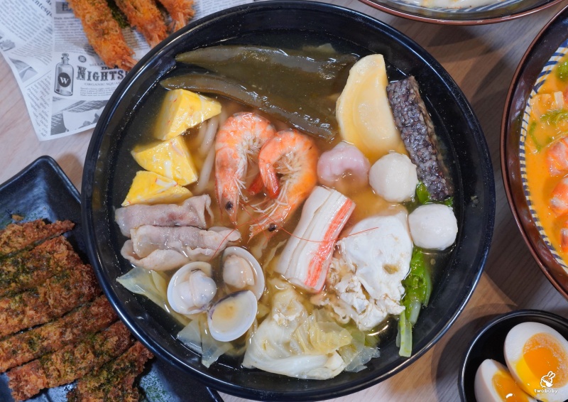 【二春外鍋燒專賣店 板橋埔墘店】每日現煮湯頭＋澎湃配料，十多種湯頭想吃哪款自己搭！ @兔貝比的菲比尋嚐