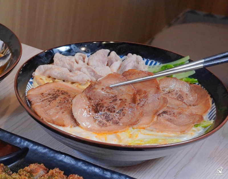 【二春外鍋燒專賣店 板橋埔墘店】每日現煮湯頭＋澎湃配料，十多種湯頭想吃哪款自己搭！ @兔貝比的菲比尋嚐