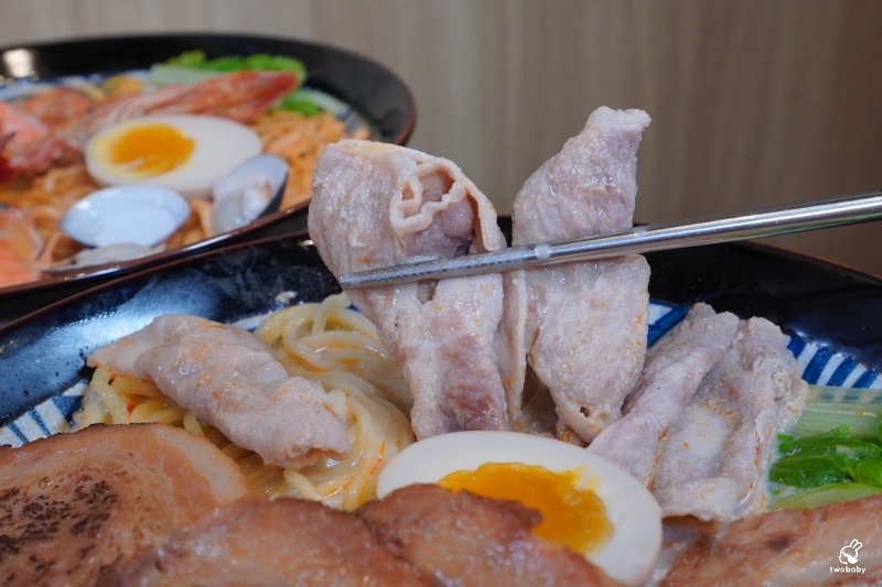 【二春外鍋燒專賣店 板橋埔墘店】每日現煮湯頭＋澎湃配料，十多種湯頭想吃哪款自己搭！ @兔貝比的菲比尋嚐