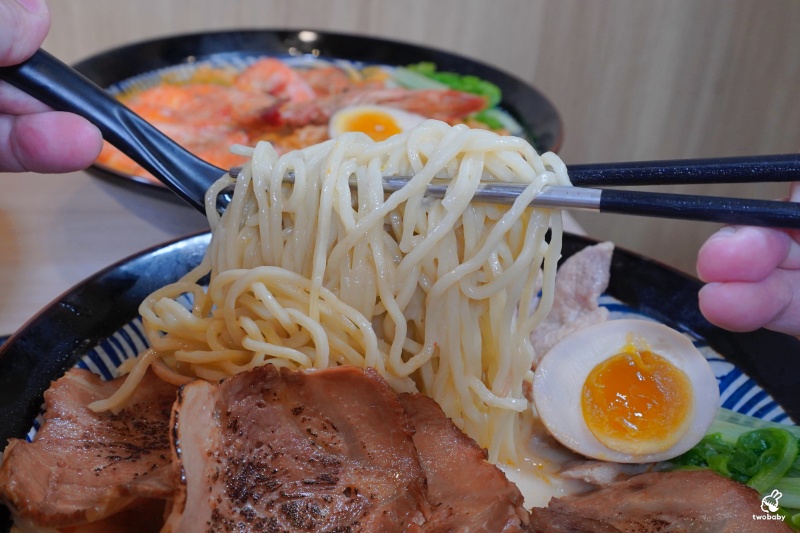 【二春外鍋燒專賣店 板橋埔墘店】每日現煮湯頭＋澎湃配料，十多種湯頭想吃哪款自己搭！ @兔貝比的菲比尋嚐