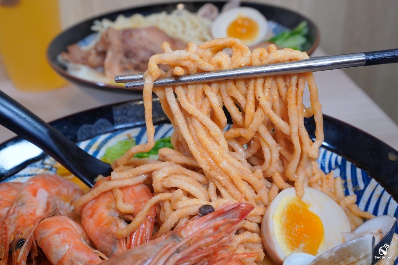【二春外鍋燒專賣店 板橋埔墘店】每日現煮湯頭＋澎湃配料，十多種湯頭想吃哪款自己搭！ @兔貝比的菲比尋嚐