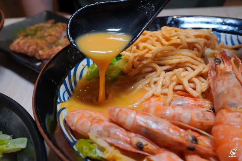 【二春外鍋燒專賣店 板橋埔墘店】每日現煮湯頭＋澎湃配料，十多種湯頭想吃哪款自己搭！ @兔貝比的菲比尋嚐