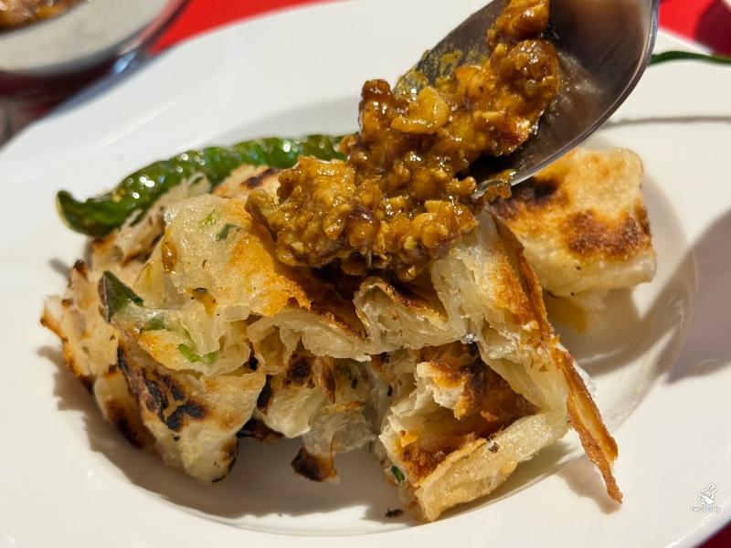 新美香咖喱 Kurry Curry｜忠孝復興安東街排隊名店！台式蔥油餅遇上濃郁南洋咖哩的奇妙融合 @兔貝比的菲比尋嚐
