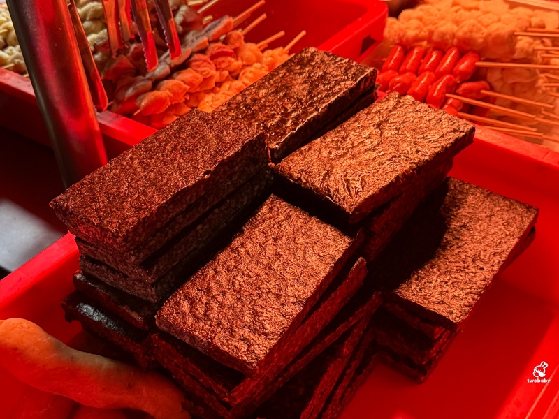 板橋宵夜推薦｜Q炭炸烤屋板橋楊家醬 路邊炭烤香氣太勾人！在地人準時來報到 排隊也願意 @兔貝比的菲比尋嚐