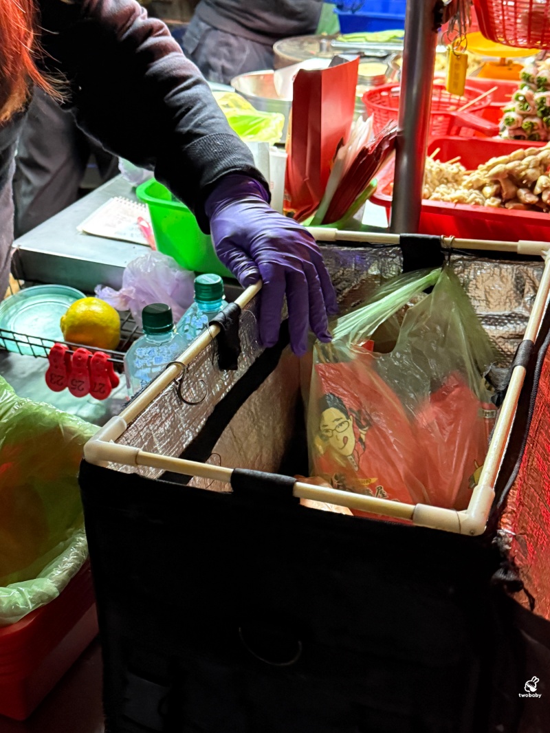 板橋宵夜推薦｜Q炭炸烤屋板橋楊家醬 路邊炭烤香氣太勾人！在地人準時來報到 排隊也願意 @兔貝比的菲比尋嚐