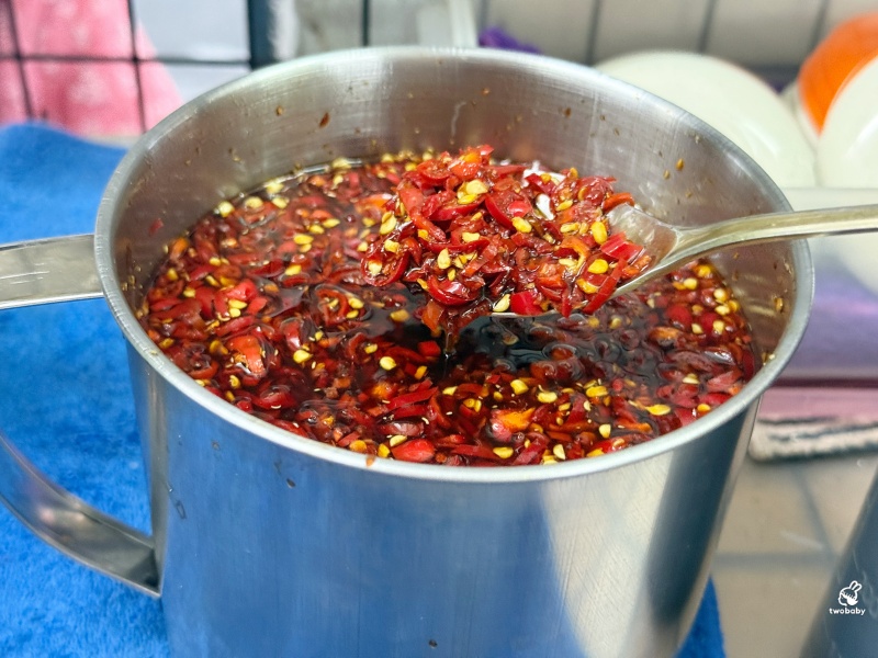 灶頂原汁排骨湯高麗菜飯 延三夜市必比登美食推薦 大推原汁排骨湯 內用還可以續湯！ @兔貝比的菲比尋嚐