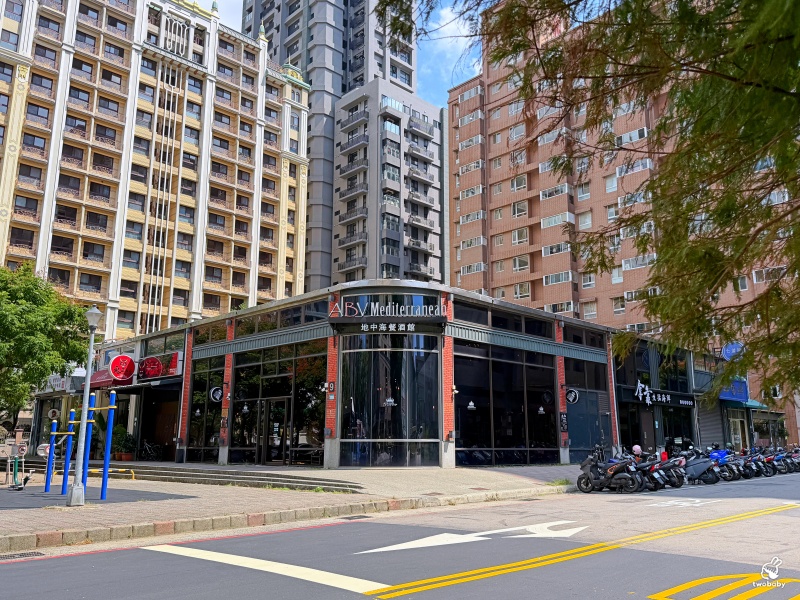 ABV地中海餐酒館林口文三店｜林口最美西班牙餐廳！挑高八米歐風空間、300款精釀啤酒、西班牙海鮮飯與Tapas料理 尾牙春酒聚餐首選就在這間！ @兔貝比的菲比尋嚐