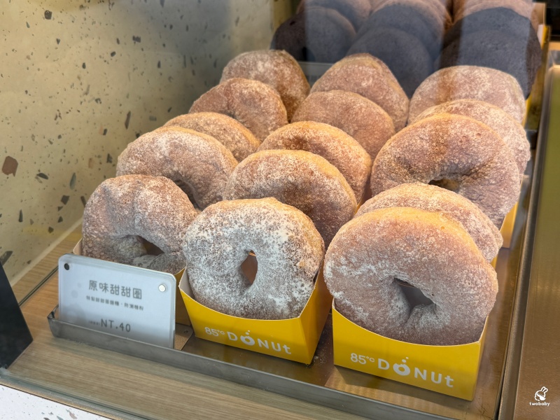 85℃ 生甜甜圈研究所 板橋重慶店  北部首發現炸爆餡甜甜圈 新口味登場！ @兔貝比的菲比尋嚐