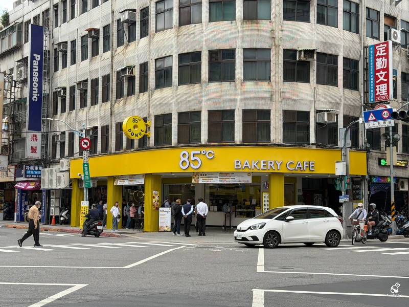 85℃ 生甜甜圈研究所 板橋重慶店  北部首發現炸爆餡甜甜圈 新口味登場！ @兔貝比的菲比尋嚐