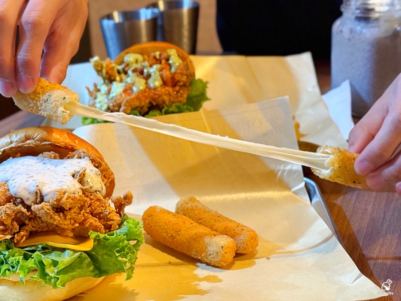 Clucking Good|古亭捷運旁超人氣美式炸雞漢堡店!辣蜂蜜雞堡、黑松露雞堡必吃推薦 @兔貝比的菲比尋嚐 Clucking Good|古亭捷運旁超人氣美式炸雞漢堡店!辣蜂蜜雞堡、黑松露雞堡必吃推薦 @兔貝比的菲比尋嚐