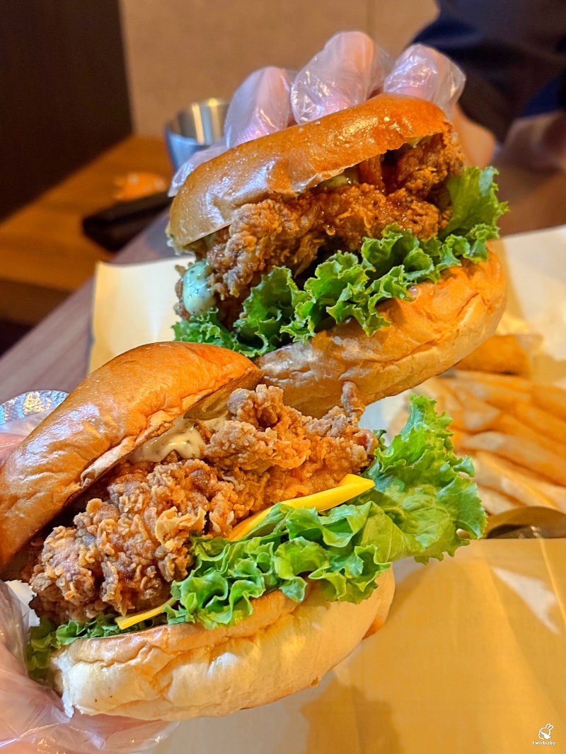Clucking Good|古亭捷運旁超人氣美式炸雞漢堡店!辣蜂蜜雞堡、黑松露雞堡必吃推薦 @兔貝比的菲比尋嚐 Clucking Good|古亭捷運旁超人氣美式炸雞漢堡店!辣蜂蜜雞堡、黑松露雞堡必吃推薦 @兔貝比的菲比尋嚐