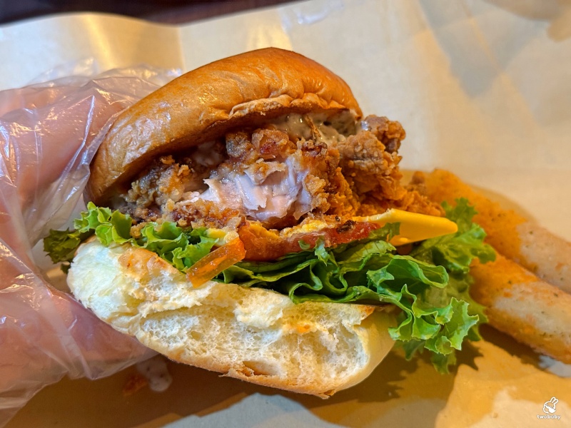 Clucking Good|古亭捷運旁超人氣美式炸雞漢堡店!辣蜂蜜雞堡、黑松露雞堡必吃推薦 @兔貝比的菲比尋嚐 Clucking Good|古亭捷運旁超人氣美式炸雞漢堡店!辣蜂蜜雞堡、黑松露雞堡必吃推薦 @兔貝比的菲比尋嚐