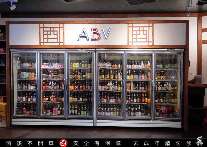 ABV 韓式餐酒館 板橋店｜主打韓式烤肉、部隊鍋、炸雞， 搭配300款世界精釀啤酒，體驗正宗韓國「燒啤文化」 @兔貝比的菲比尋嚐