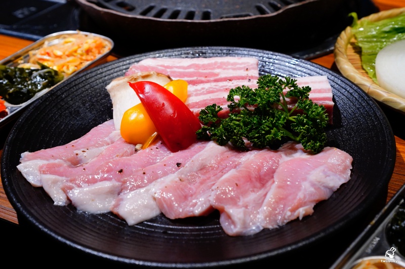 ABV 韓式餐酒館 板橋店|主打韓式烤肉、部隊鍋、炸雞, 搭配300款世界精釀啤酒,體驗正宗韓國「燒啤文化」 @兔貝比的菲比尋嚐 ABV 韓式餐酒館 板橋店|主打韓式烤肉、部隊鍋、炸雞, 搭配300款世界精釀啤酒,體驗正宗韓國「燒啤文化」 @兔貝比的菲比尋嚐