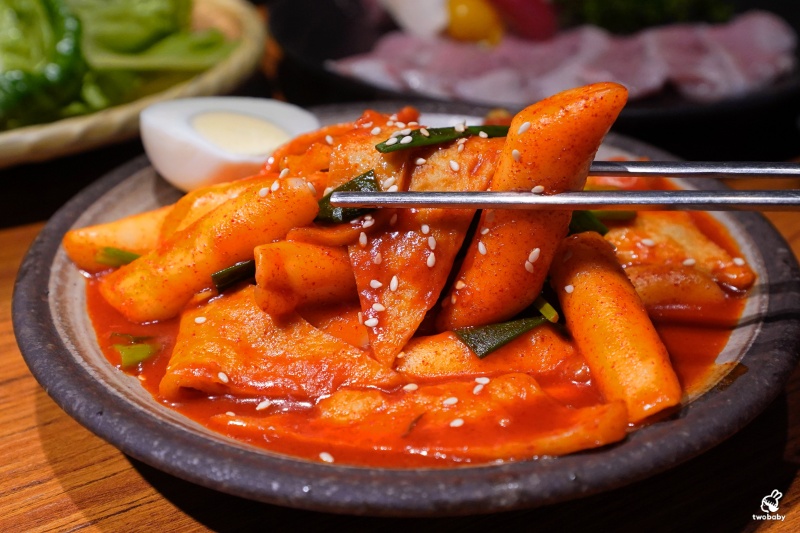 ABV 韓式餐酒館 板橋店｜主打韓式烤肉、部隊鍋、炸雞， 搭配300款世界精釀啤酒，體驗正宗韓國「燒啤文化」 @兔貝比的菲比尋嚐