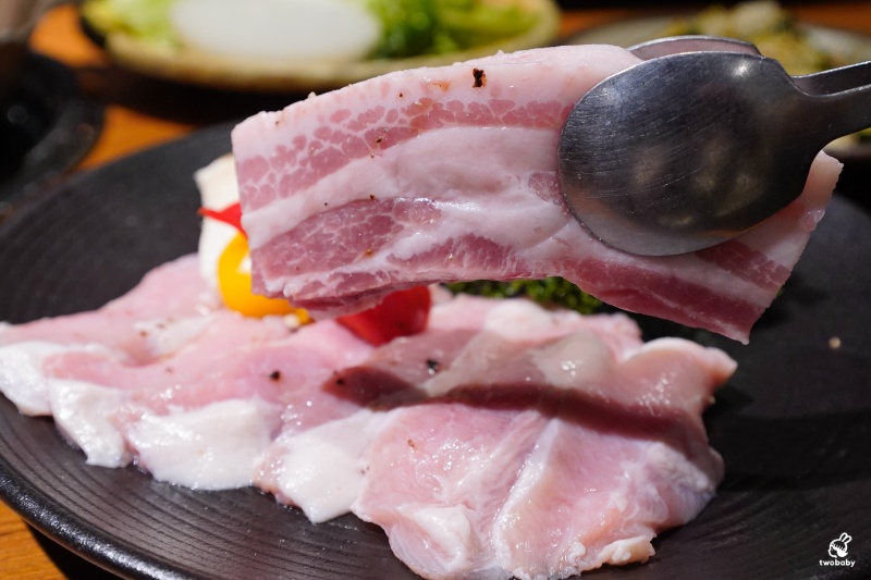 ABV 韓式餐酒館 板橋店|主打韓式烤肉、部隊鍋、炸雞, 搭配300款世界精釀啤酒,體驗正宗韓國「燒啤文化」 @兔貝比的菲比尋嚐 ABV 韓式餐酒館 板橋店|主打韓式烤肉、部隊鍋、炸雞, 搭配300款世界精釀啤酒,體驗正宗韓國「燒啤文化」 @兔貝比的菲比尋嚐