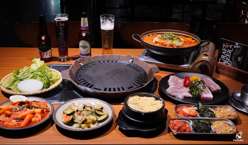 ABV 韓式餐酒館 板橋店｜主打韓式烤肉、部隊鍋、炸雞， 搭配300款世界精釀啤酒，體驗正宗韓國「燒啤文化」 @兔貝比的菲比尋嚐