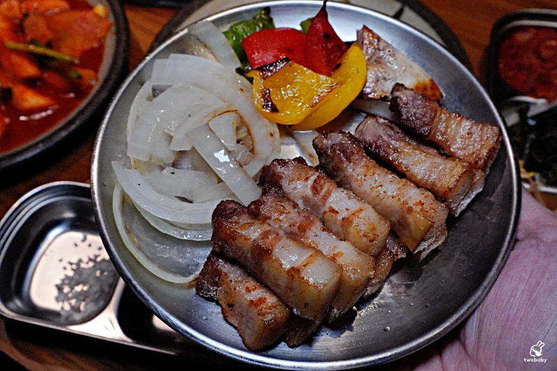 ABV 韓式餐酒館 板橋店｜主打韓式烤肉、部隊鍋、炸雞， 搭配300款世界精釀啤酒，體驗正宗韓國「燒啤文化」 @兔貝比的菲比尋嚐