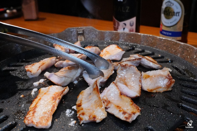 ABV 韓式餐酒館 板橋店|主打韓式烤肉、部隊鍋、炸雞, 搭配300款世界精釀啤酒,體驗正宗韓國「燒啤文化」 @兔貝比的菲比尋嚐 ABV 韓式餐酒館 板橋店|主打韓式烤肉、部隊鍋、炸雞, 搭配300款世界精釀啤酒,體驗正宗韓國「燒啤文化」 @兔貝比的菲比尋嚐