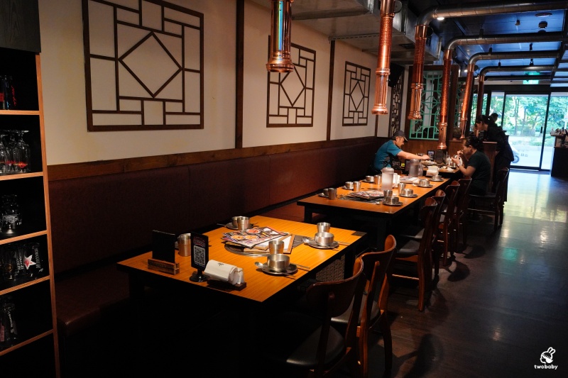 ABV 韓式餐酒館 板橋店｜主打韓式烤肉、部隊鍋、炸雞， 搭配300款世界精釀啤酒，體驗正宗韓國「燒啤文化」 @兔貝比的菲比尋嚐