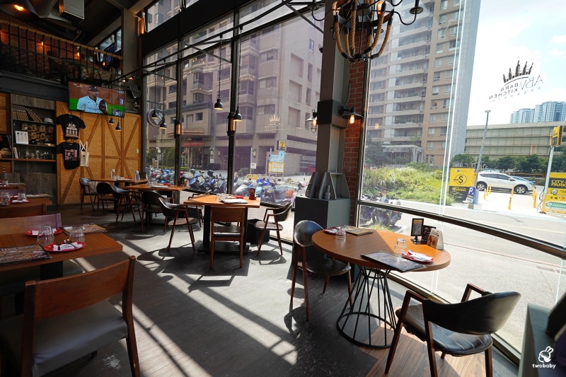 ABV地中海餐酒館林口文三店｜林口最美西班牙餐廳！挑高八米歐風空間、300款精釀啤酒、西班牙海鮮飯與Tapas料理 尾牙春酒聚餐首選就在這間！ @兔貝比的菲比尋嚐