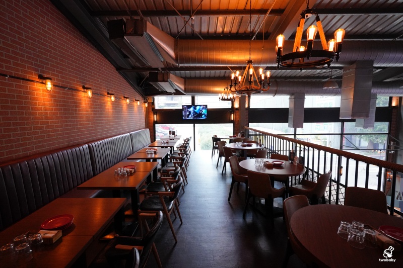 ABV地中海餐酒館林口文三店｜林口最美西班牙餐廳！挑高八米歐風空間、300款精釀啤酒、西班牙海鮮飯與Tapas料理 尾牙春酒聚餐首選就在這間！ @兔貝比的菲比尋嚐