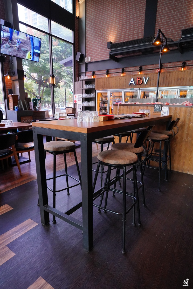 ABV地中海餐酒館林口文三店｜林口最美西班牙餐廳！挑高八米歐風空間、300款精釀啤酒、西班牙海鮮飯與Tapas料理 尾牙春酒聚餐首選就在這間！ @兔貝比的菲比尋嚐