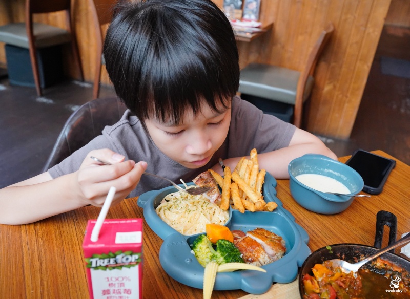 ABV地中海餐酒館林口文三店｜林口最美西班牙餐廳！挑高八米歐風空間、300款精釀啤酒、西班牙海鮮飯與Tapas料理 尾牙春酒聚餐首選就在這間！ @兔貝比的菲比尋嚐