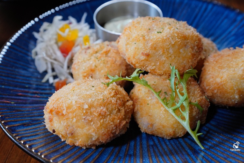 ABV地中海餐酒館台中概念店｜台中西班牙料理推薦，700款精釀啤酒與西班牙料理的完美相遇！ @兔貝比的菲比尋嚐