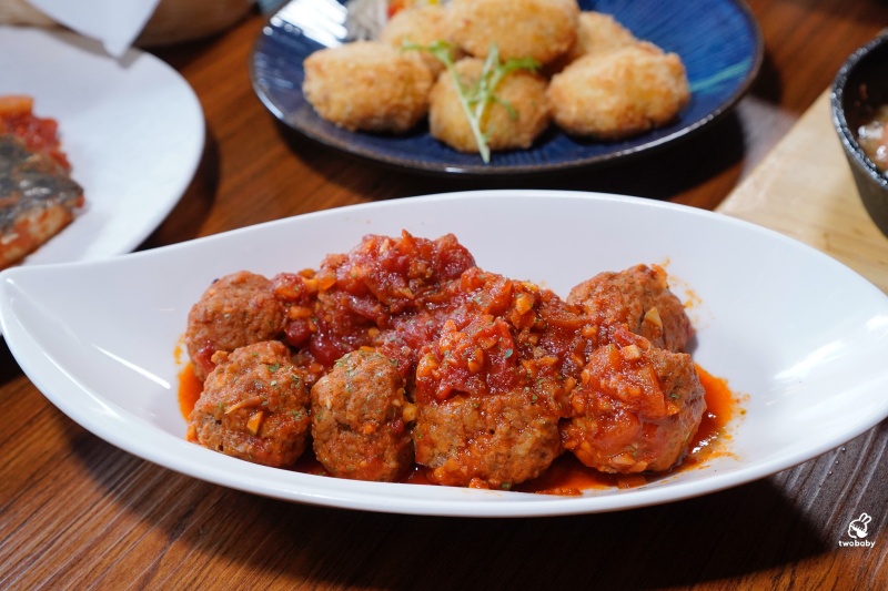ABV地中海餐酒館台中概念店｜台中西班牙料理推薦，700款精釀啤酒與西班牙料理的完美相遇！ @兔貝比的菲比尋嚐