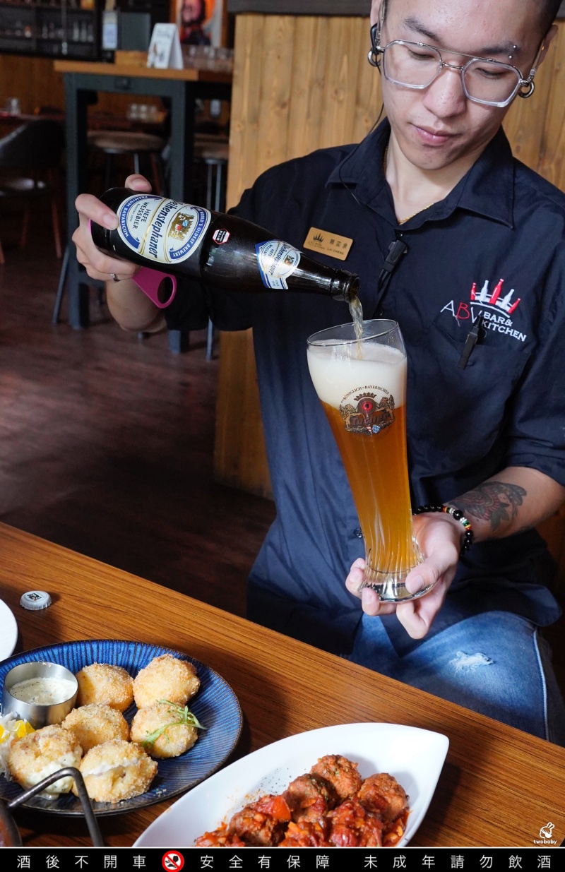 ABV地中海餐酒館台中概念店｜台中西班牙料理推薦，700款精釀啤酒與西班牙料理的完美相遇！ @兔貝比的菲比尋嚐